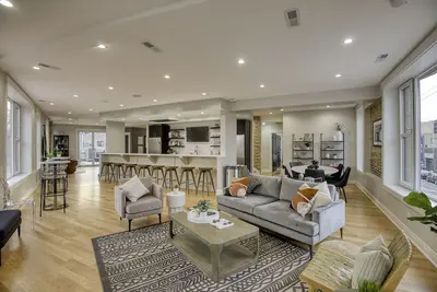 Image de \"Holy Cow\"! 4bed 4bath Duplex Penthouse  w/  3, 000 sqft  Private Roof-Deck!