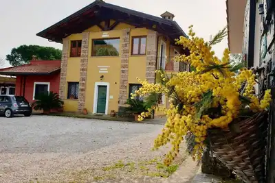 Image de Casale Trigoria, surrounded by greenery, a stone's throw from the city and the sea