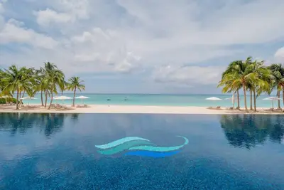 Image de Panoramic Views! Luxury Beachfront Condo on Seven Mile Beach w/Pool + More