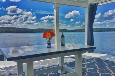 Image de Lakefront: Dock, Hot Tub, Fire Pit & Home Theater