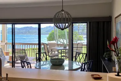 Image de A True Oceanfront Condo! Freshly Updated! Centrally Located 5 Star Views!