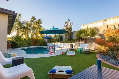 Image de Private Home in N Scottsdale, Backyard Oasis + Built-in Bbq!