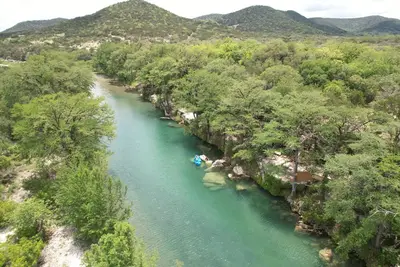 Image de Waterfront on the Frio River, Cozy Cabin, prime stargazing!