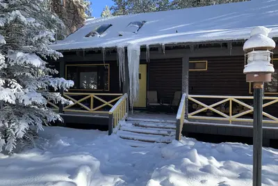 Image de Cozy Mountain Cabin in the Pines!