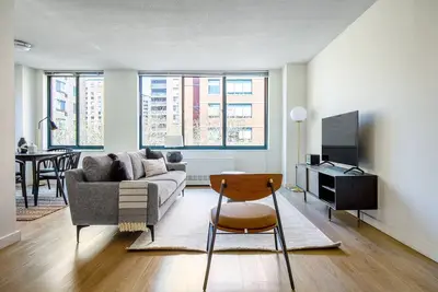 Image de Chic Uws 2br w/ Gym, Doorman, Elevator, near park & trains, by Blueground