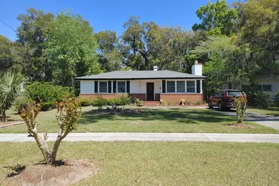 Image de Beautiful 3bd home with Large deck!