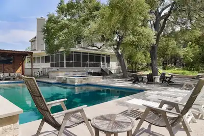 Image de Luxury, Privacy & Fun for Large Groups, Sleeps 25, Hill Country Hideaway