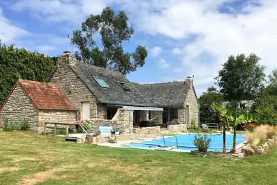 Image de Très belle propriété avec piscine et jacuzzi à 200m de la mer.