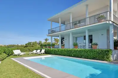 Image de Villa in 1st sea line in Porto Colom with sensational sea views