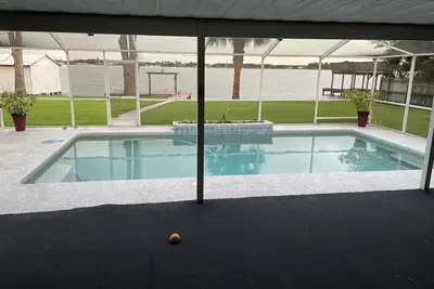 Image de Lake life living 45 mins from most central Fl theme parks. . .