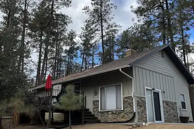 Image de Mountain retreat with close proximity to lake and town square