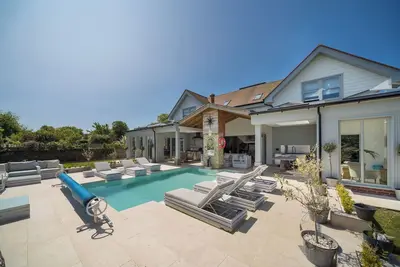 Image de Luxury Five Star, Hampton House With Heated Pool sleeps 13 in 6 double bedrooms