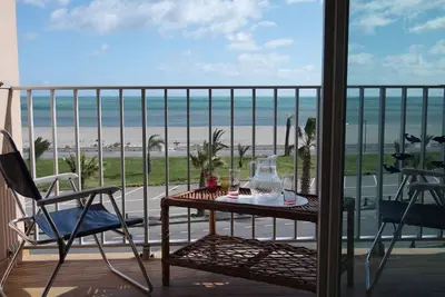 Image de Face à la mer appartement T2 dans résidence avec parking - 5sol16