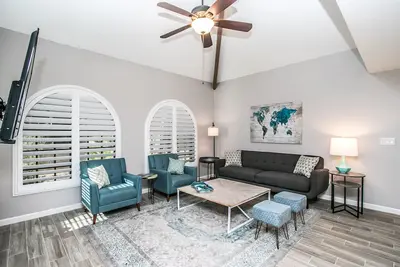 Image de Pet Friendly! Remodeled Scottsdale Condo with Garage!