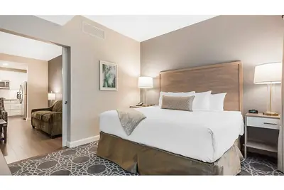 Image de Studio  sleeps 4; kitchen - 1 partial; bedding includes 1 king bed, 1 sofa bed