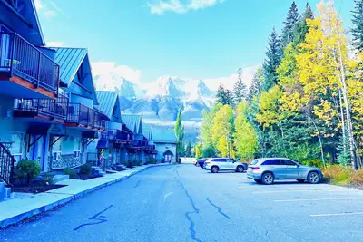 Image de Mountain Retreat Townhouse - 2 mins drive to Banff National Park Gate