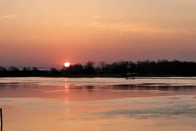 Image de Graber's River Getaway! Awesome freighter views -great work from home location.
