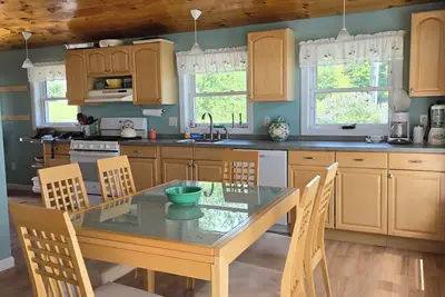 Image de Year-round house, Lakes Region, Winnisquam Nh.