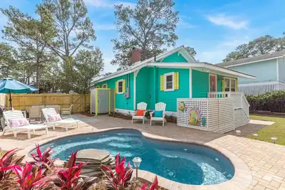 Image de Sassy Seagull | Pet Friendly, Cottage, Pool!