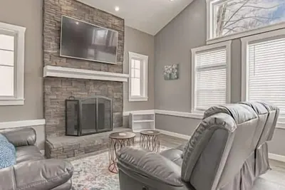 Image de Luxury 6 Br with Private Pool on 6 acres of Land!