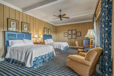 Image de Bright's Creek Lodge, Double Queen w/ Balcony -Near Tryon, Tiec & Hendersonville