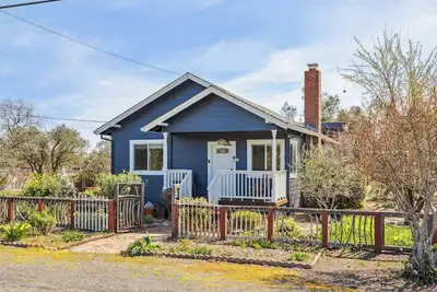 Image de Authentic Sonoma  Experience: Home & Lush Gardens