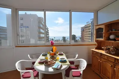 Image de Charmant appartement à louer à Roses, Costa Brava, à seulement 50 mètres de la plage de Santa Margarita. Capacité pour 4 personnes, avec vue sur la mer.