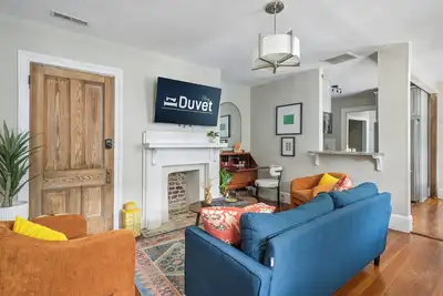 Image de Savor Southern History at Lewis Court (Suite B)