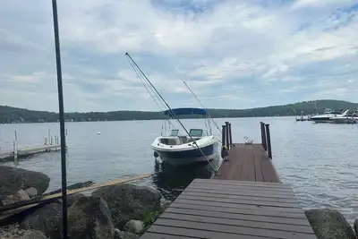 Image de 2 Bdrm Cozy Cottage #1 -Water Access and Dock on Lake Winnipesaukee - Meredith