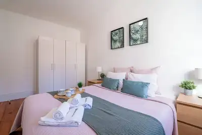 Image de Comfortable Apartment w/ Balcony by HostWise