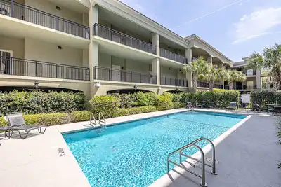 Image de Salt Air Villas #214 | Close to Beach | Pool & Gated Community