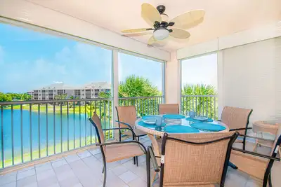 Image de Lux Jupiter Bay condo w Fab Sunrise Lake Views close to beach