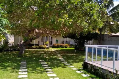 Image de Casa de Praia Arborizada e Ventilada no Condomínio Entre o Encontro do rio e mar