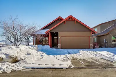 Image de Gorgeous 5 bedroom 4. 5 bath home with incredible mountain and lake views.