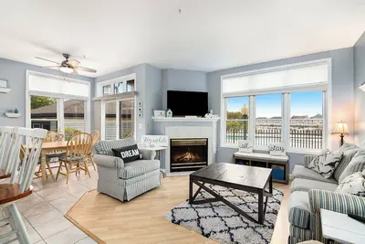 Image de Main Floor Poolside Retreat