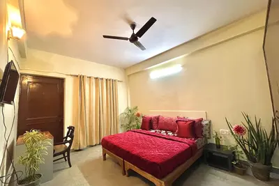 Image de entire 3bhk with big hall n kitchen on ground flr