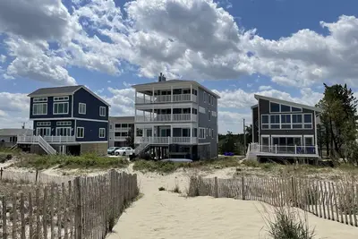 Image de Piper's Paradise - Beachfront, Views, Sonos, Sauna, Tesla charger, Arcade