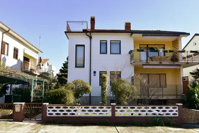 Image de Appartement de vacances avec 3 chambres, climatisation et parking