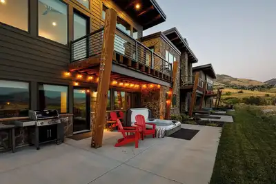 Image de 3 Ski Resorts, Hiking, 2 King Bds, Private Hot Tub