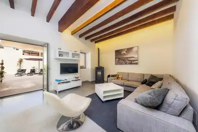 Image de \"Can Garbeta\" Maison moderne avec cour intérieure, Wi-fi et air conditionné