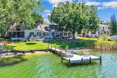 Image de Lake Silver Retreat – 5br Lakefront Home w/ Dock, Kayaks & Legoland-Themed Room – Perfect Getaway!