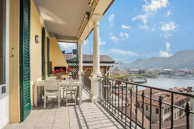Image de Appartement de vacances \"Central Vista Lago\" avec vue sur le lac et terrasse privée