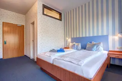 Image de Doppelzimmer mit Meerblick und Balkon 1 - Hotel Villa Seeschlößchen 3