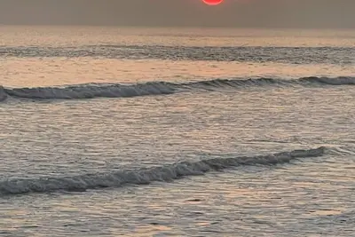 Image de Jackie’s modern secure 3 bedroomed beach front property