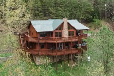 Image de BareFoot Cabin, Stunning 4 Bedroom with Amazing Views, Hot Tub, Pool Table-WiFi
