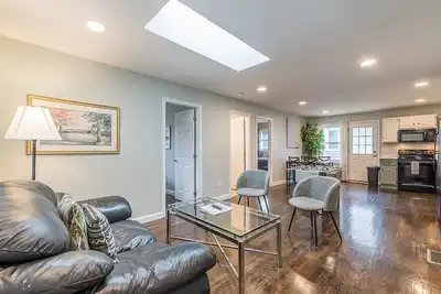 Image de Cozy Connected Duplex Home with Driveway