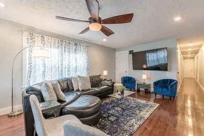 Image de Heated & Comfy! | Offstreet Parking