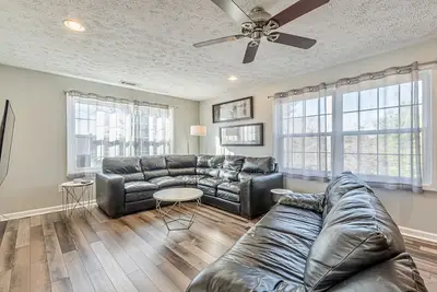 Image de Warm & Cozy! | Off-street Parking