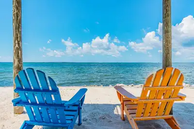 Image de Water View Apartment Suite on the Beach!