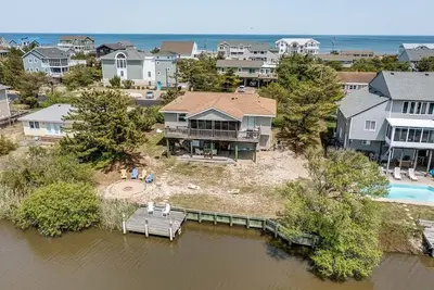 Image de Sanderley | Canalfront | Fire Pit, Private Dock
